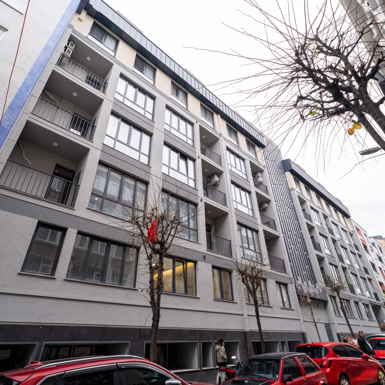 Taksim Palas location map showing its 10-minute walking distance to Osmanbey Metro Station.